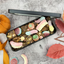 Load image into Gallery viewer, Trick or Treat Cupcakes