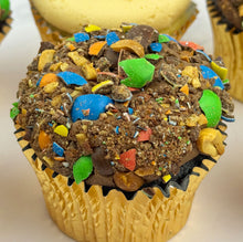 Load image into Gallery viewer, Peanut M&amp;M&#39;s Cupcakes (Flavour of the Month)