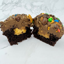 Load image into Gallery viewer, Peanut M&amp;M&#39;s Cupcakes (Flavour of the Month)