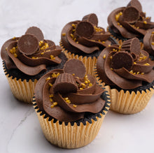 Load image into Gallery viewer, Reese&#39;s Mini Peanut Butter Cups Cupcakes