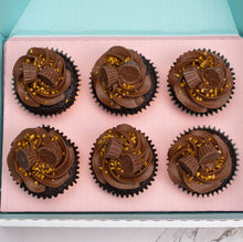Load image into Gallery viewer, Reese&#39;s Mini Peanut Butter Cups Cupcakes