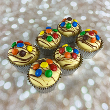 Load image into Gallery viewer, Chocolate M&amp;M&#39;s Cupcakes